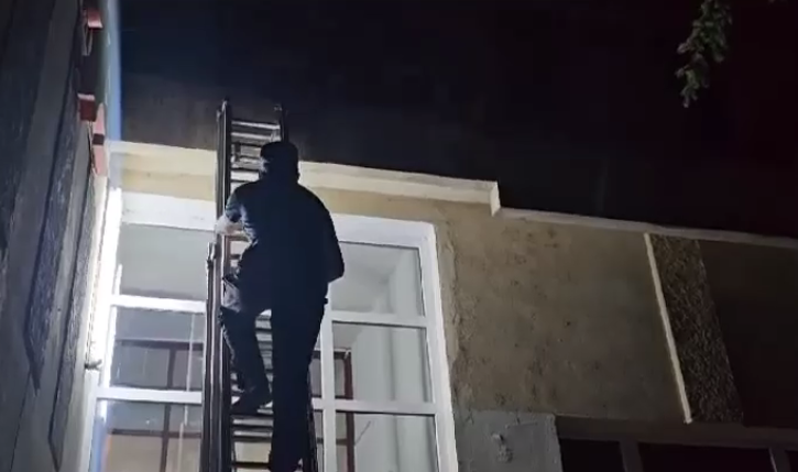 Putea fi evitată tragedia de la Botoșani, în care o mamă și-a aruncat copiii de la etaj? Ce spun specialiștii