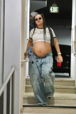 *EXCLUSIVE* Pregnant Rihanna and ASAP Rocky go to lunch in Beverly Hills **WEB MUST CALL FOR PRICING**
