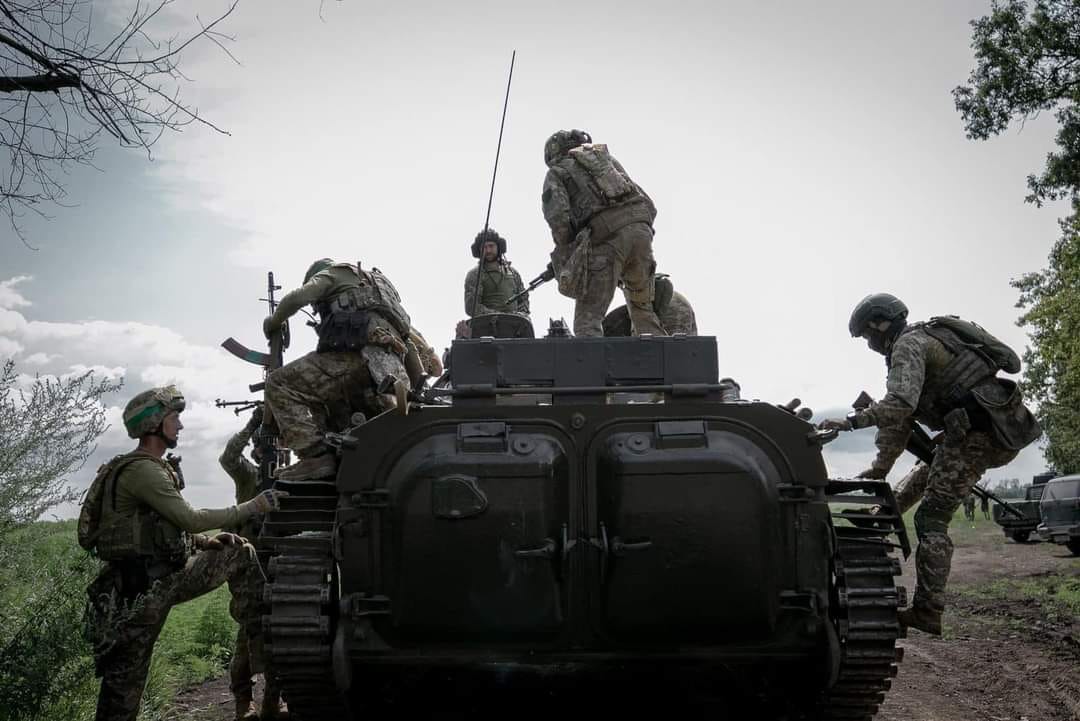 Ucraina eliberează Robotîne, punct strategic important pe frontul din sud-est. Rușii spun că au scufundat o navă lângă Insula Șerpilor