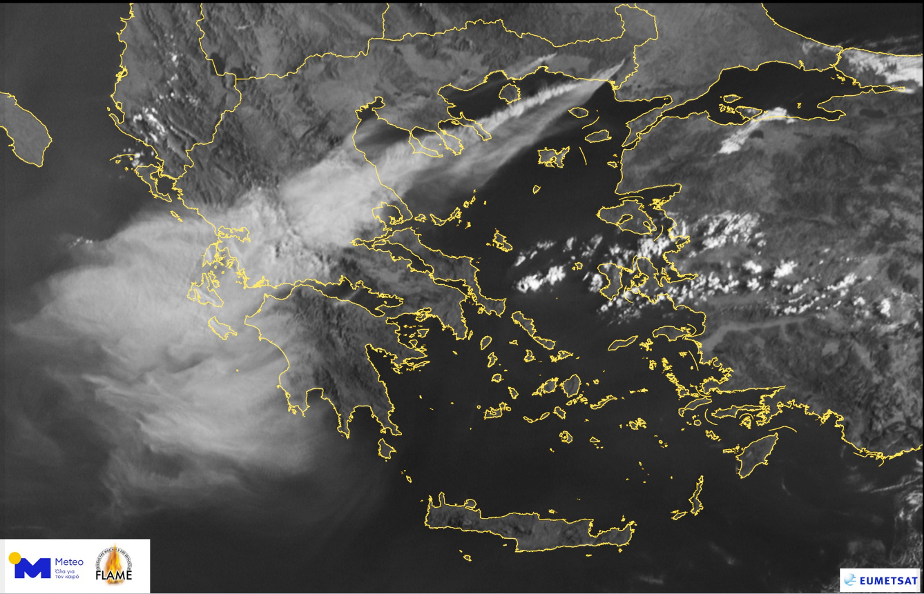 Fumul produs de incendiile devastatoare din Grecia se vede din satelit