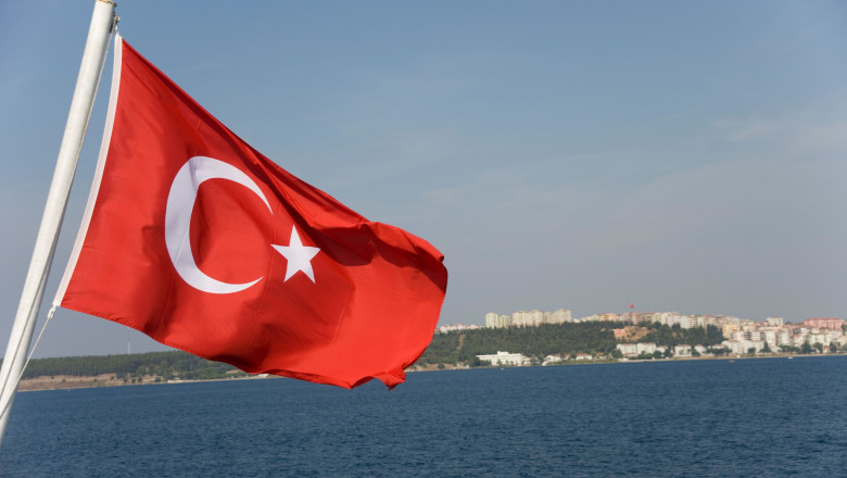 steagul Turciei, cu marea și țărmul