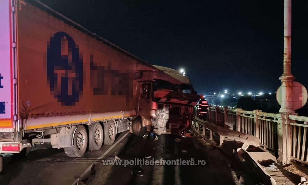 Traficul pe Podul Prieteniei a fost reluat pe o singură arteră. Timpul de așteptare ajunsese la 5 ore