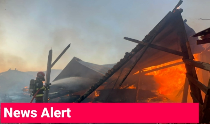 Incendiu de proporții la un depozit de lemne din Mureș, un mort și trei răniți. Populația a primit mesaj RO-ALERT