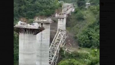 pod prăbușit în India