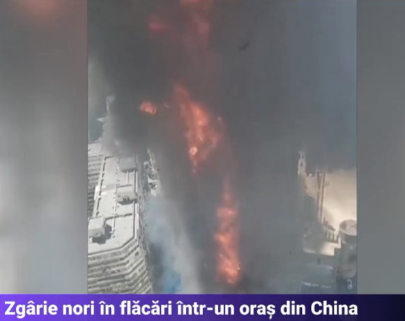 Un zgârie-nori din China a ars ca o torță. Martorii din clădirea de vizavi au stat la geam și au filmat incendiul