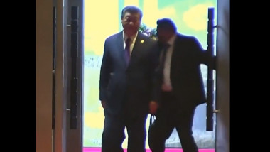 Momentul în care un asistent al lui Xi Jinping este reținut la summitul din Africa de Sud