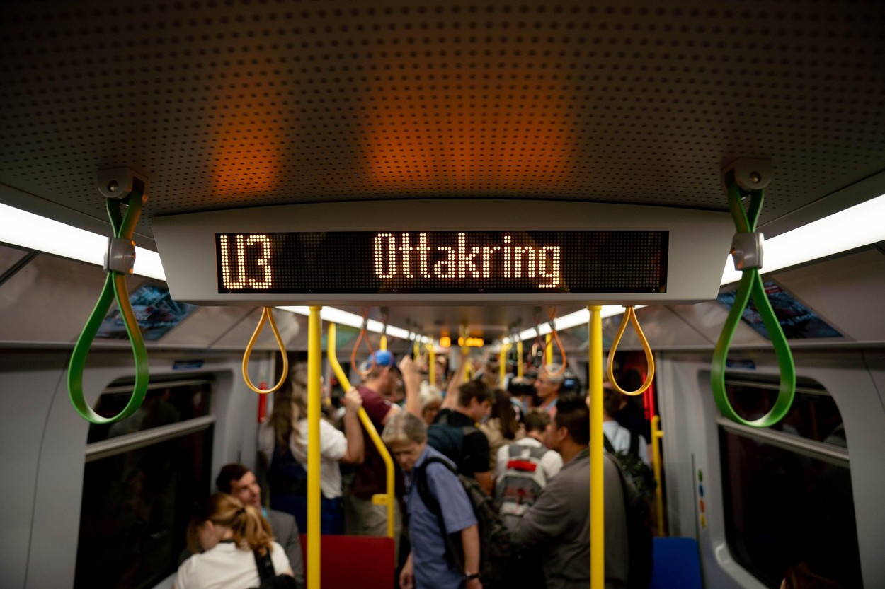 „Îți faci tatuaj? Ai transport public gratuit”. Revoltă pe internet, în Austria, din cauza unui ministru