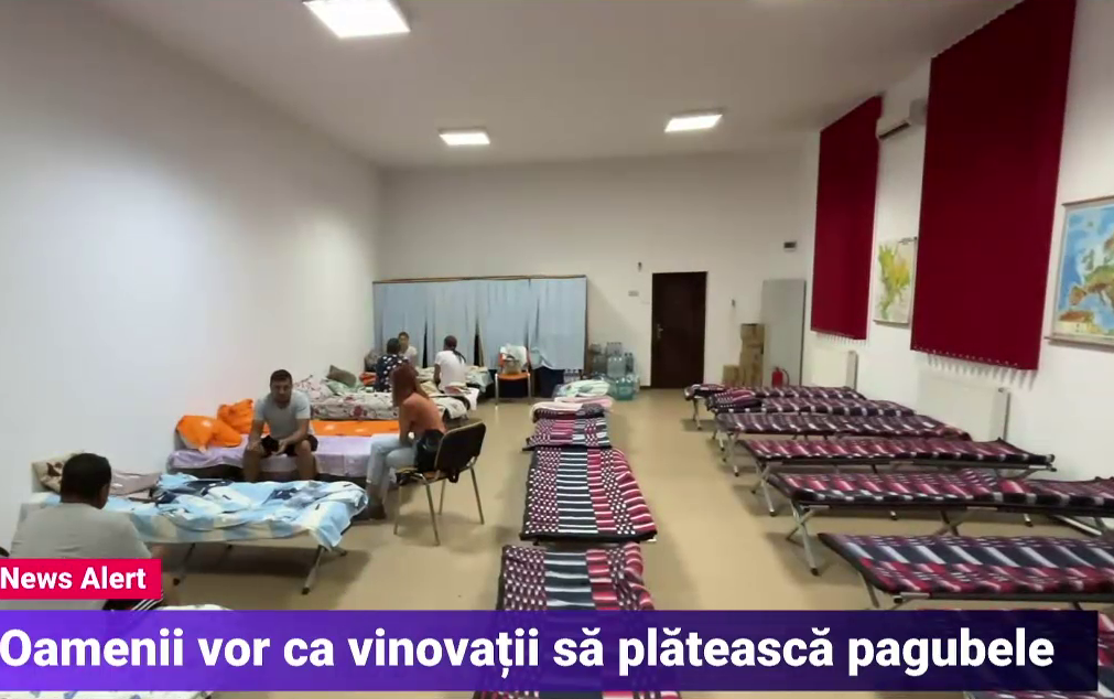 20 de familii din Crevedia și-au pierdut casele în explozii: „Ne-am chinuit 30 de ani și într-o zi n-a mai rămas nimic”