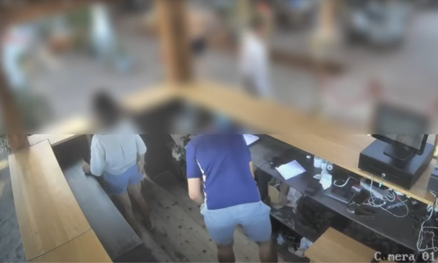 Momentul în care un bărbat este înjunghiat pe terasa unui local din Năvodari, după o ceartă pe un loc de parcare