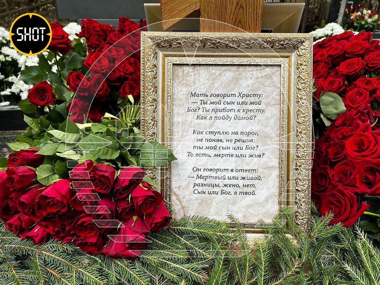 Flori, mesaje și o poezie. Cum arată mormântul în care Prigojin a fost îngropat în secret