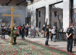 ITAR-TASS 74: NORTH OSSETIA, RUSSIA. SEPTEMBER 3. Mourners visit the former School No1 gym, the scene of the 2