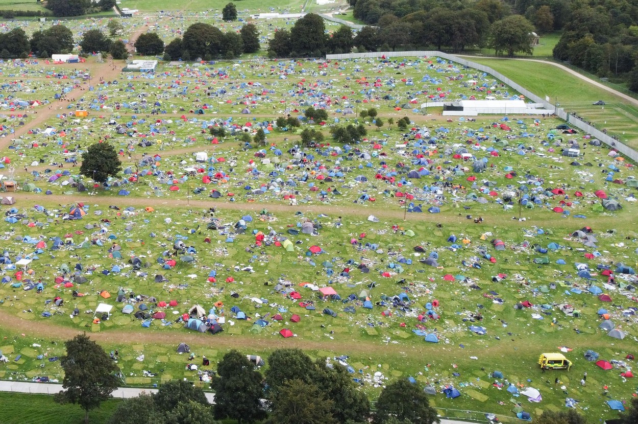 Cum se vede de sus locul în care a avut loc unul din festivalurile celebre din Europa. Ce au lăsat în urmă cei 90.000 de spectatori