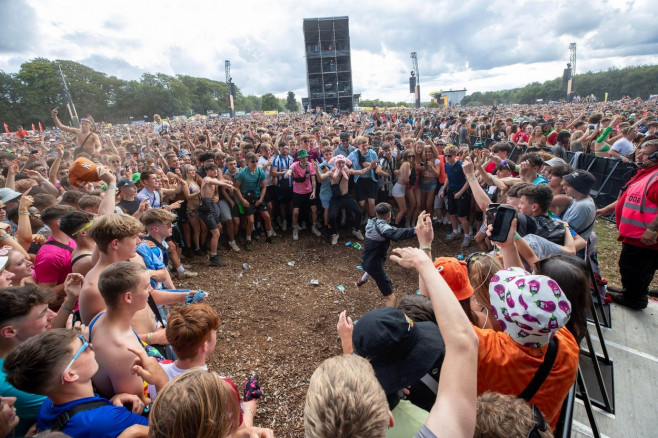 Leeds, UK. Saturday 26 August 2023 A circle pit during Tion Wayne performing at Leeds Festival 2023 in Bramham Park © Jason Richardson / Alamy Live News