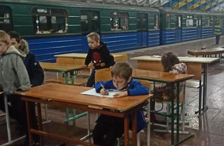Harkov construiește școli în stațiile de metrou pentru a proteja elevii de bombardamentele rusești