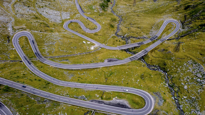 Circulaţia pe Transfăgărăşan, oprită 11 ore sâmbătă, între Barajul Vidraru şi Bâlea Lac