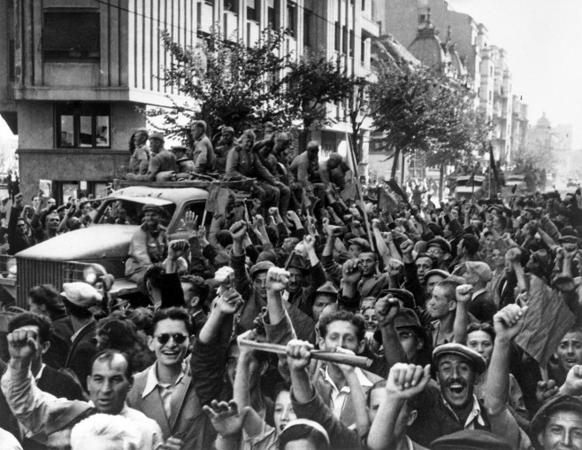 Bucharest residents welcoming Red Army soldiers