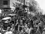 Bucharest residents welcoming Red Army soldiers