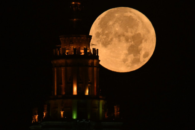 superluna albastra din 30 august 2023