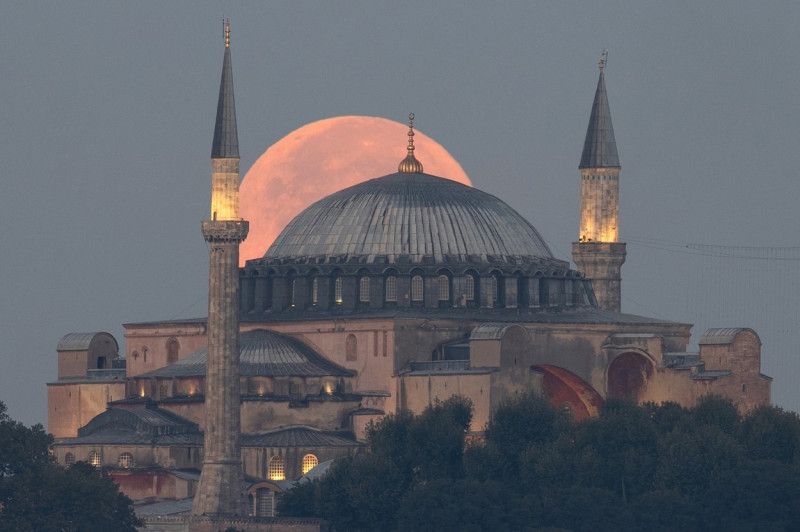 Supermoon in Istanbul