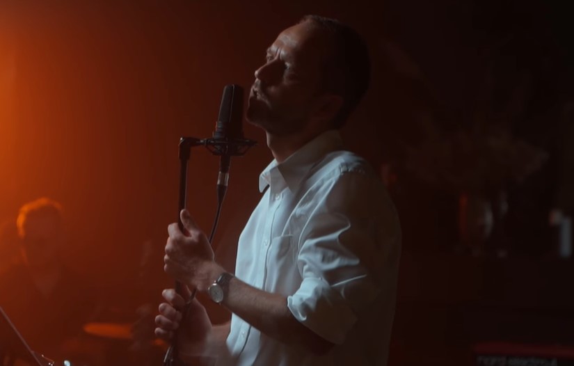 Ziua Limbii Române la Chișinău: Ambasadorul UE în Moldova, Janis Mazeiks, cântă rock pe versurile lui Grigore Vieru