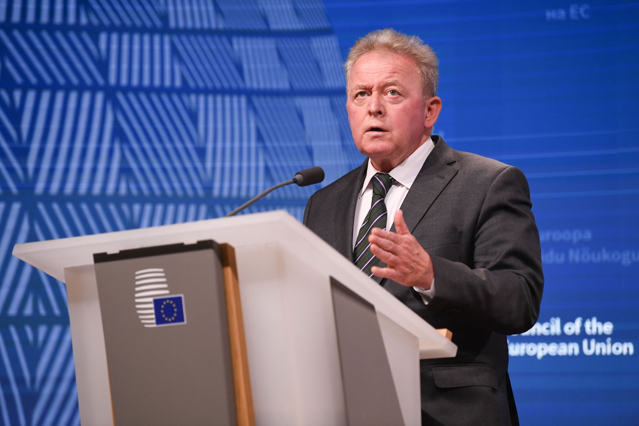Comisarul european pentru agricultură cere prelungirea restricţiilor la importurile de cereale din Ucraina până la finalul anului