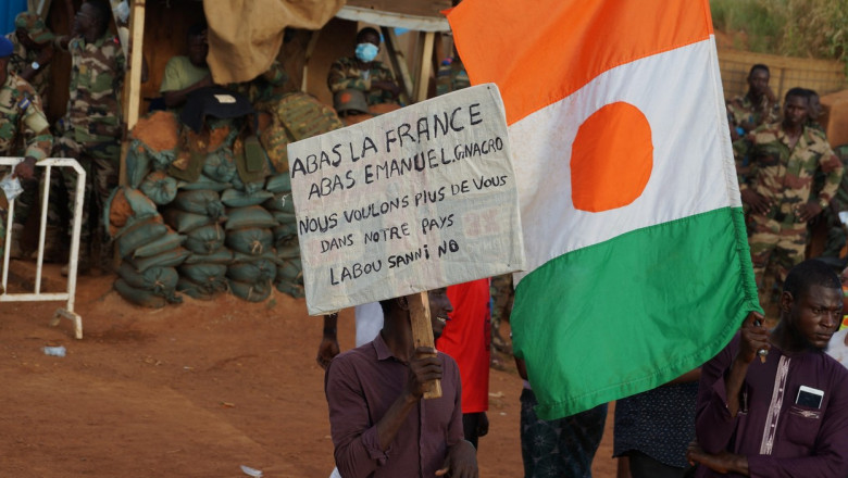 Thousands stage protest in Niger demanding French soldiers to leave country