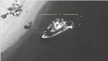 soldati in barca vazuti de sus in infrarosu