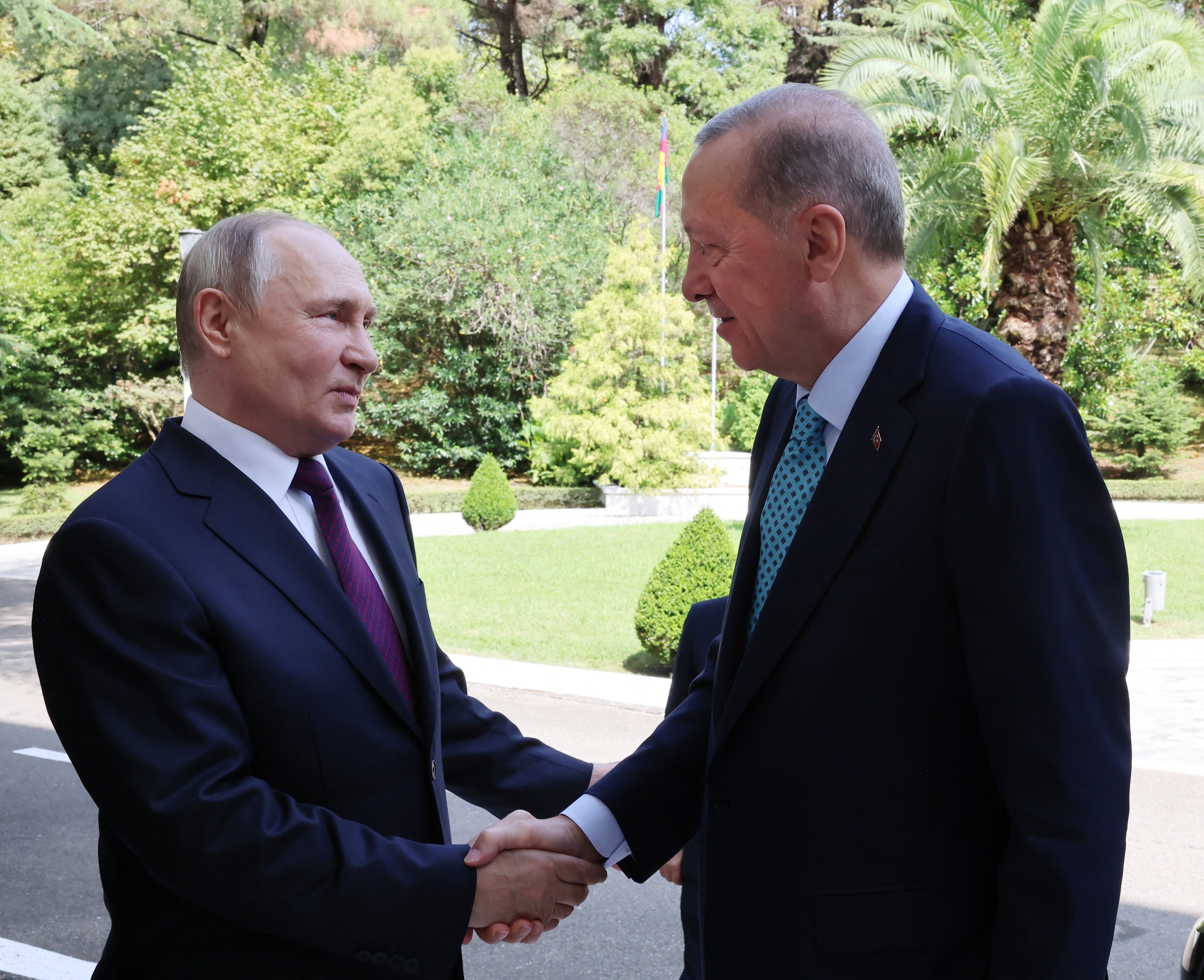 Vladimir Putin l-a primit pe Recep Erdogan la Soci, în Rusia. „Puteți veni la noi să vă odihniți. După aia, venim noi la dumneavoastră”