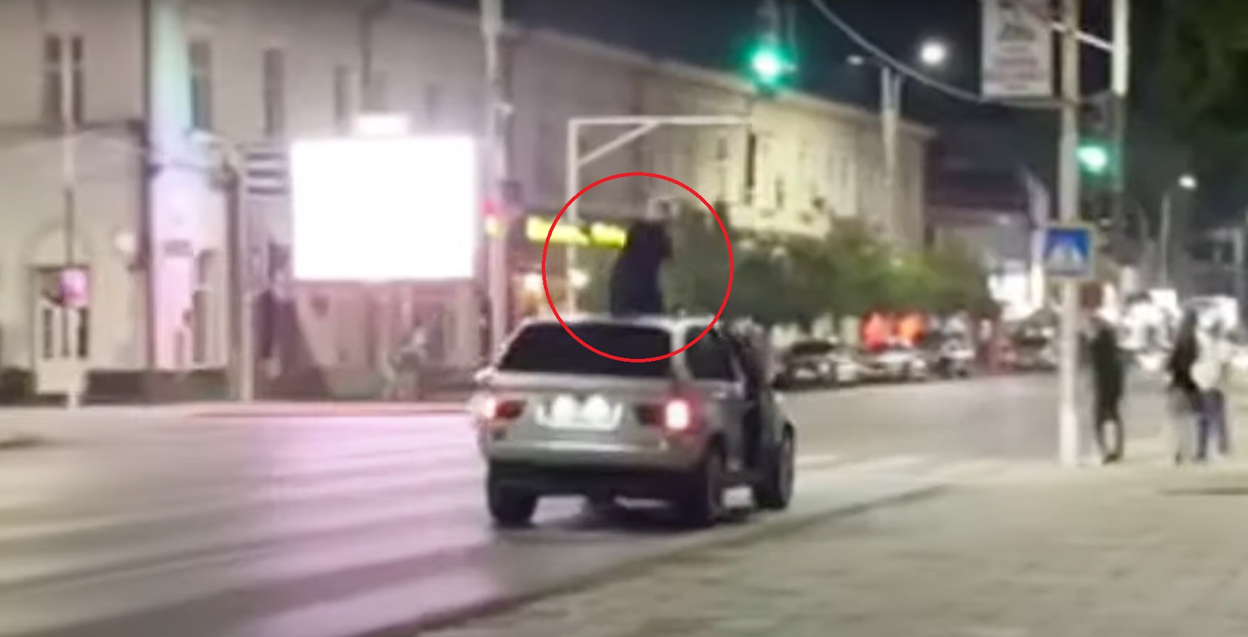 "Spectacol" pe străzi taxat de polițiștii din Rădăuți. Cât a plătit un șofer pentru inconștiența pasagerului său