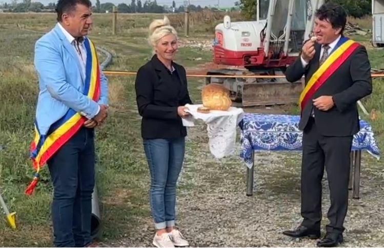 "Primarul era prea bucuros, l-am înțeles". Președintele CJ Arad explică ceremonia de inaugurare din comuna unde nu s-a inaugurat nimic