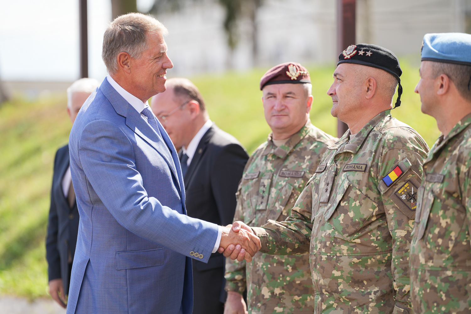 Klaus Iohannis a mers la baza militară de la Cincu: „România reprezintă un centru important al NATO pe Flancul Estic”