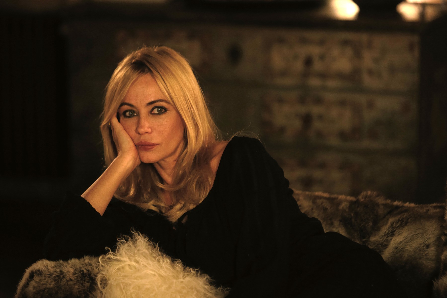 Actriţa Emmanuelle Béart a mărturisit că a fost victimă a incestului: „Pentru că ei nu au observat, ai putut face asta timp de 4 ani”