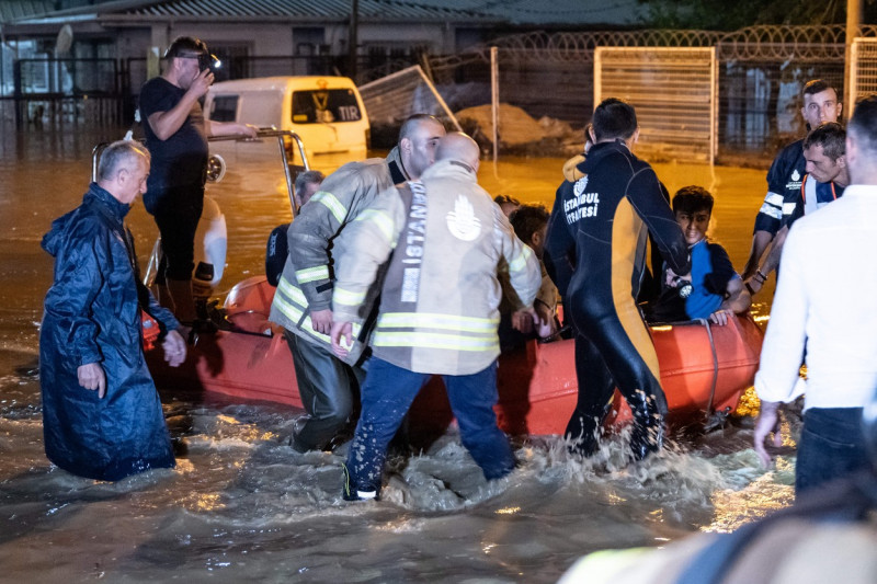 Flash floods hit Istanbul