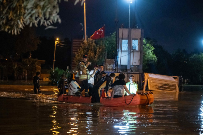 Flash floods hit Istanbul