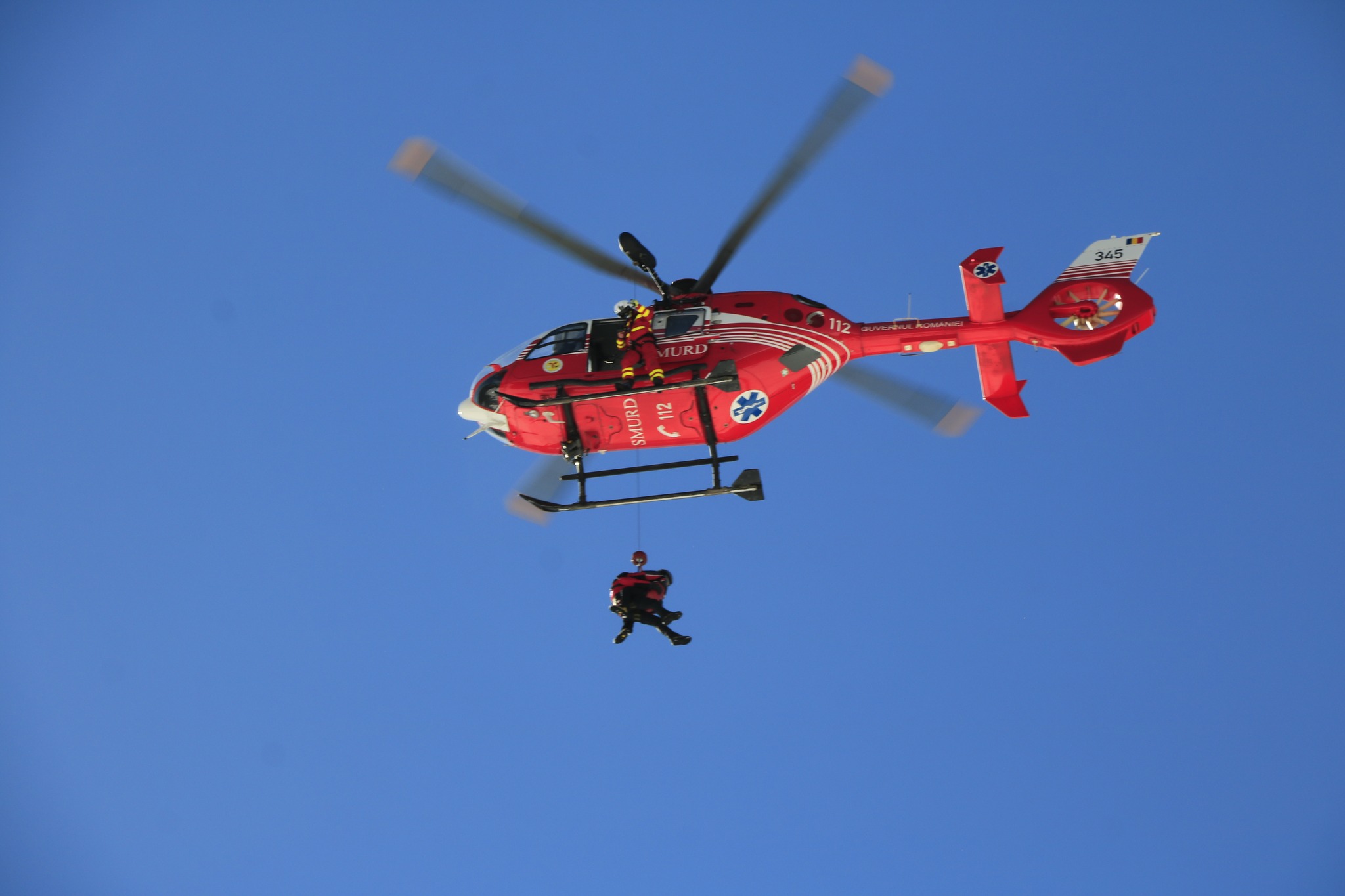 Un turist a căzut în gol 45 de metri în Munții Piatra Craiului, un elicopter SMURD a fost trimis în zonă