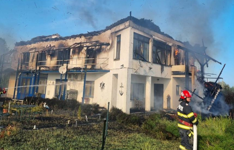 Casa de vacanță a lui Miron Mitrea a fost incendiată de un angajat nemulțumit