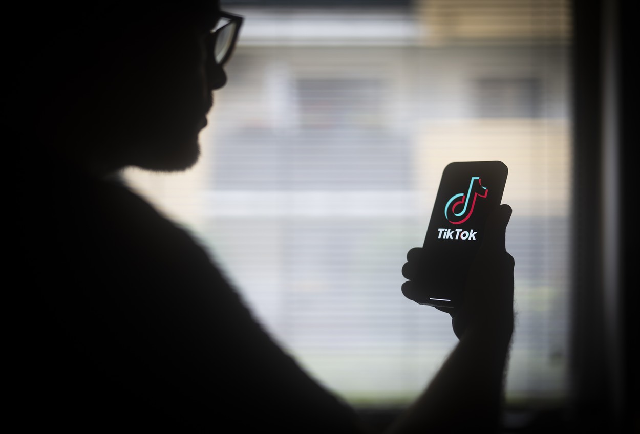 China le interzice guvernanților să mai folosească telefoane iPhone la muncă