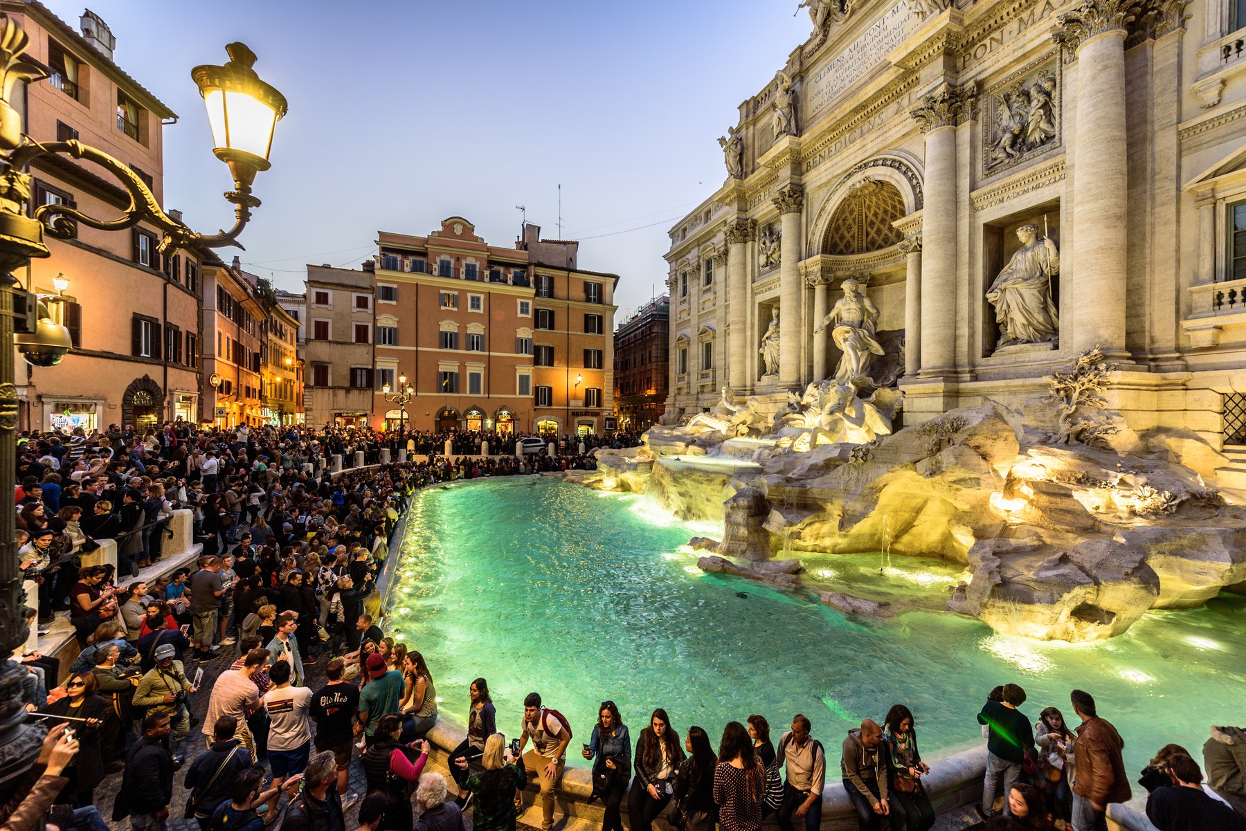 Taxă pentru dorințele de la Fontana di Trevi. 2 euro pentru a te apropia de faimoasa fântână