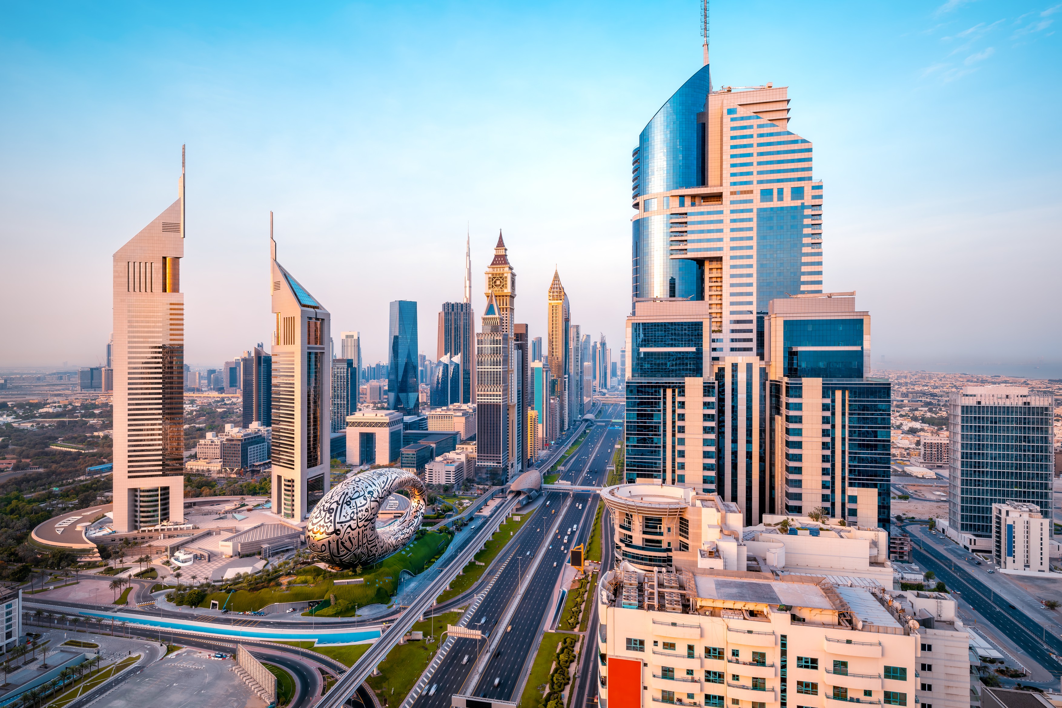 Oficiali occidentali discută în Emiratele Arabe Unite interdicții care să priveze Rusia de microcipuri avansate
