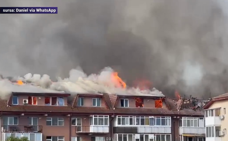 Imagini din blocurile arse din Craiova. Incendiul a fost stins după cinci ore, oamenii acuză că pompierii au ajuns târziu
