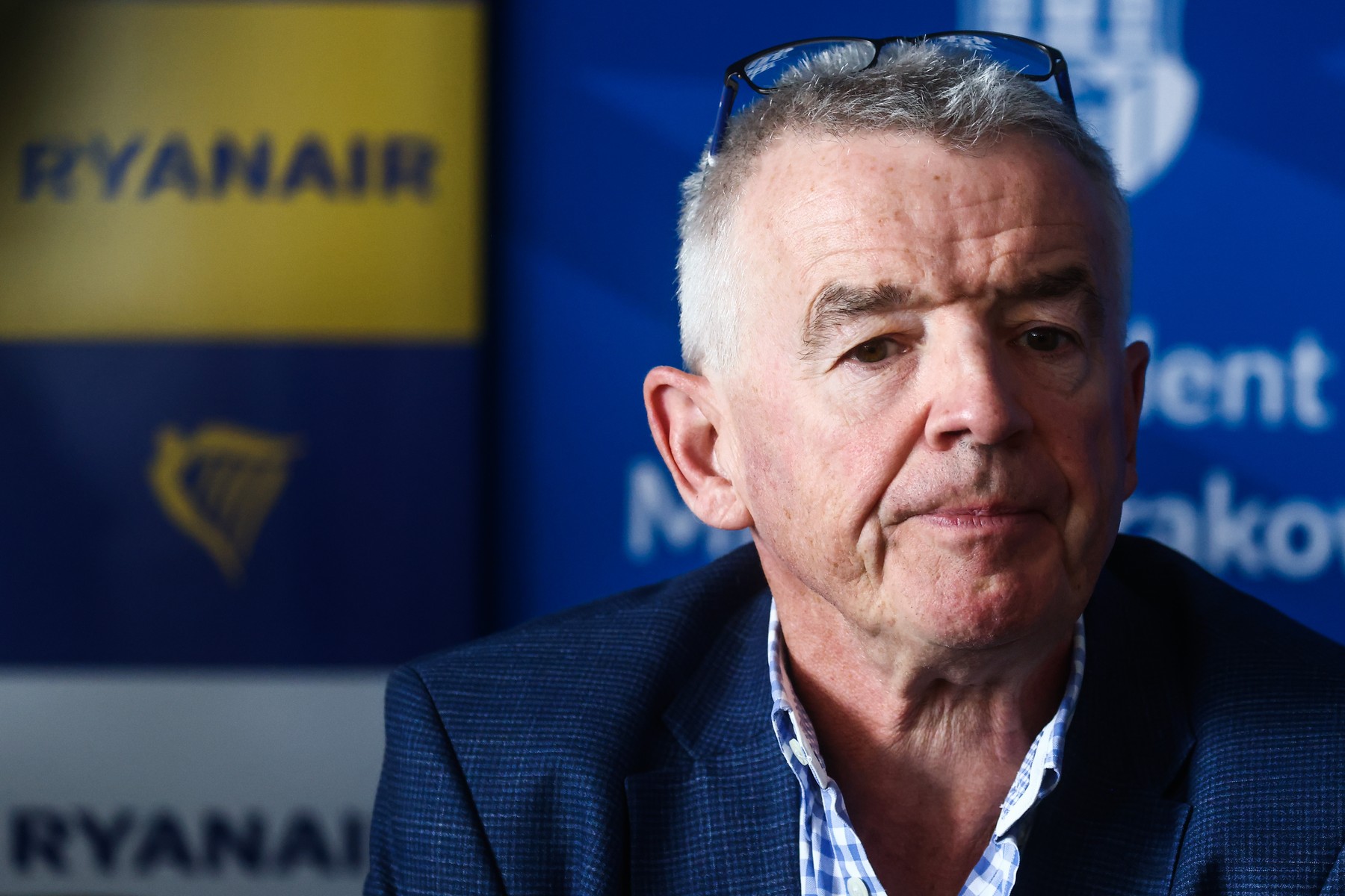 VIDEO Momentul în care șeful Ryanair este lovit în faţă cu o plăcintă, la Bruxelles. Reacția lui Michael O'Leary