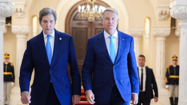 kerry si iohannis