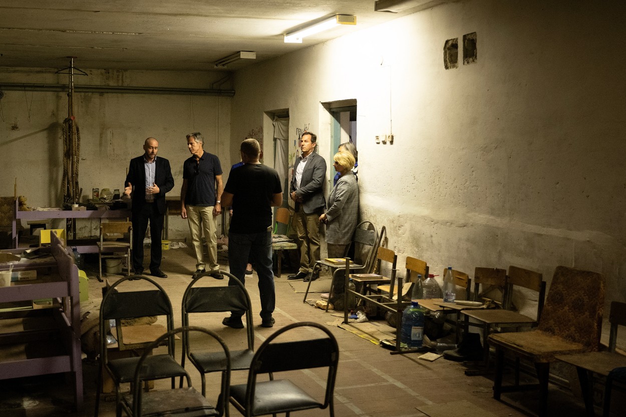 Antony Blinken a fost la o şcoală din Yahidne unde rușii îi torturau pe ucraineni. "Scoteam cadavrele peste capetele copiilor"