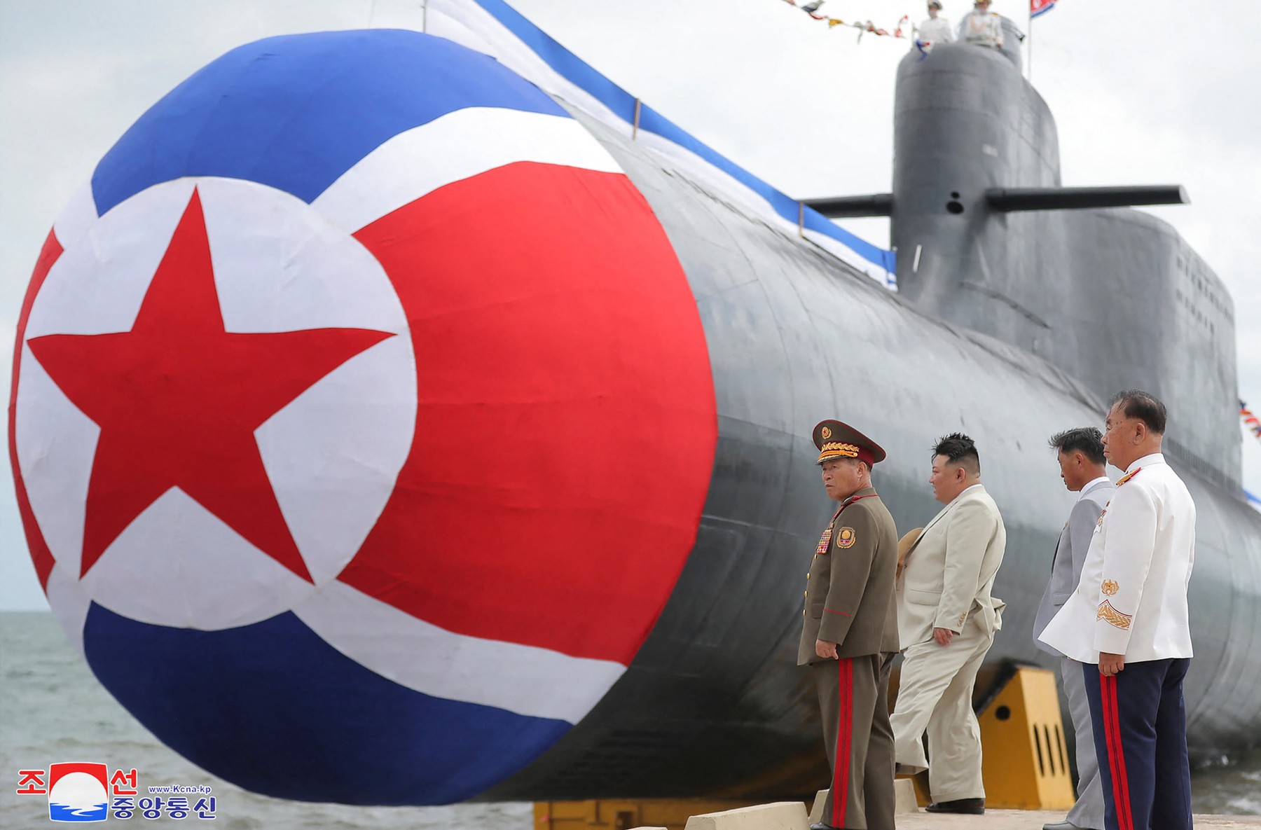 Cum arată noul „submarin nuclear tactic de atac” al lui Kim Jong Un. Liderul nord-coreean a participat la ceremonia de inaugurare