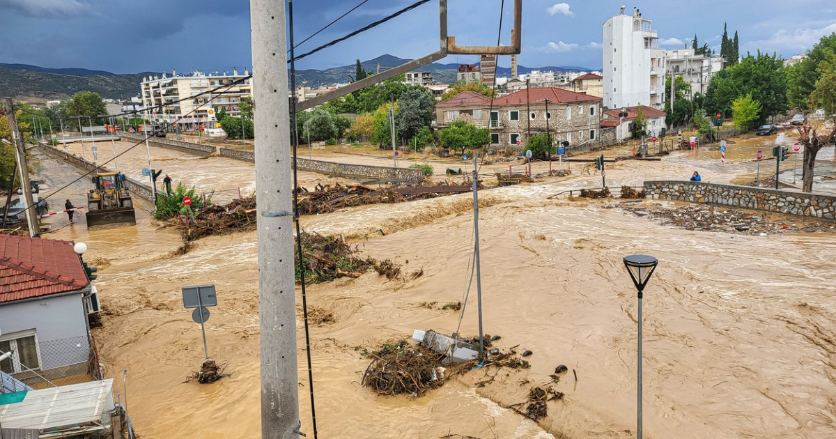 Επτά νεκροί στις χειρότερες πλημμύρες στην Ελλάδα από το 1955. Η Θεσσαλία μετατράπηκε σε λίμνη, άνθρωποι διασώθηκαν με ελικόπτερα