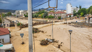 inundatii in grecia