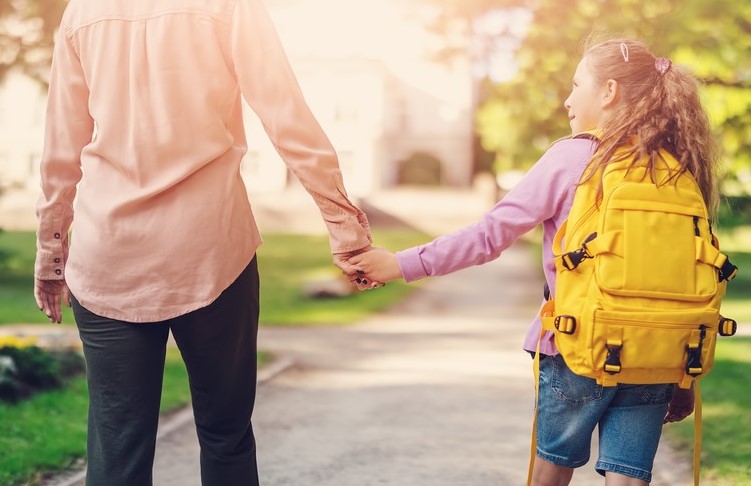 Românii muncesc prea mult și neglijează viața de familie. Cei mai mulți dintre ei petrec doar 5 ore pe zi alături de cei dragi