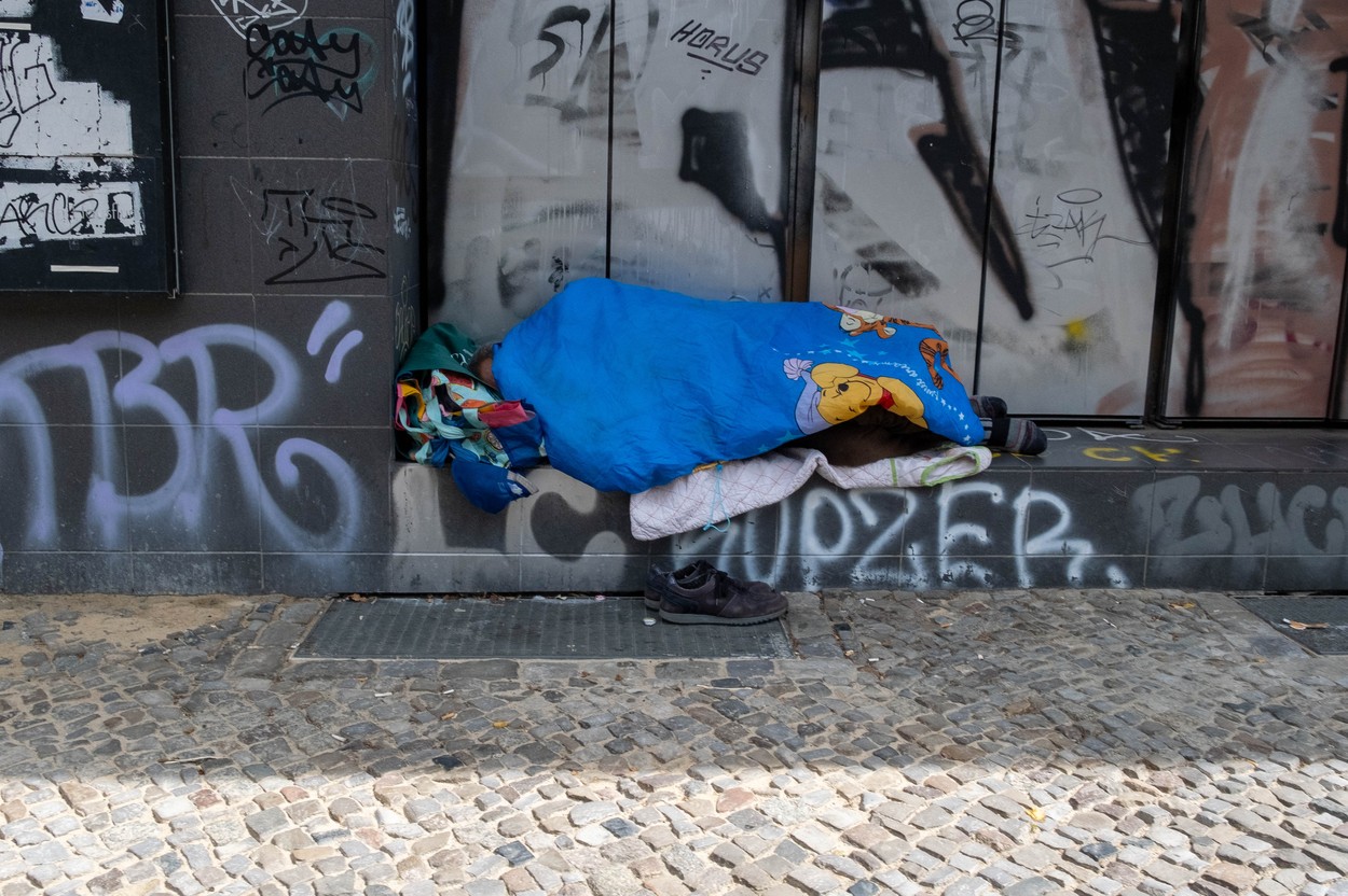 Europa are un milion de oameni fără adăpost. O populație cât un oraș doarme pe străzi în UE