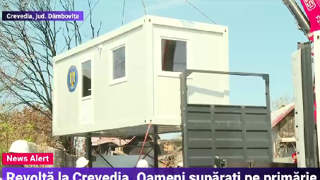 Revoltă în Crevedia. Oamenii rămași fără case în urma exploziilor nu vor să trăiască în containere: „Încercăm să supraviețuim”