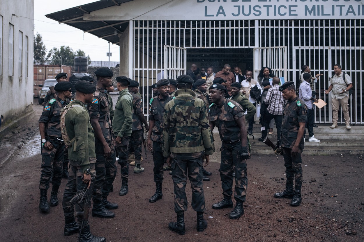 Surori gemene de 1 an, găsite cu centuri explozibile legate de ele, în Congo. Rebelii le-au lăsat pe post de capcană pentru poliție